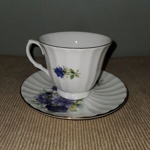 Fine Bone China Floral Teacup and Saucer Set